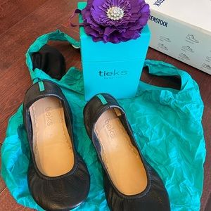 Black leather flat size 6